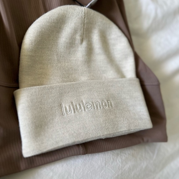 Lululemon Athletica Merino Wool blend beanie NWT